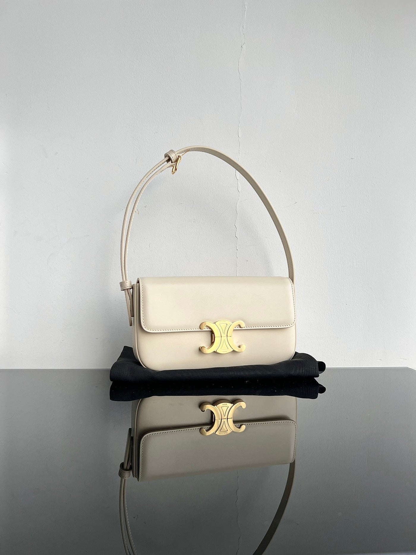 CEL Triomphe Hobo