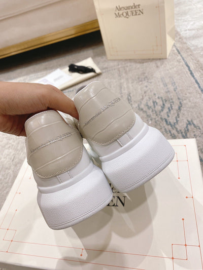 Sneakers & Shoes