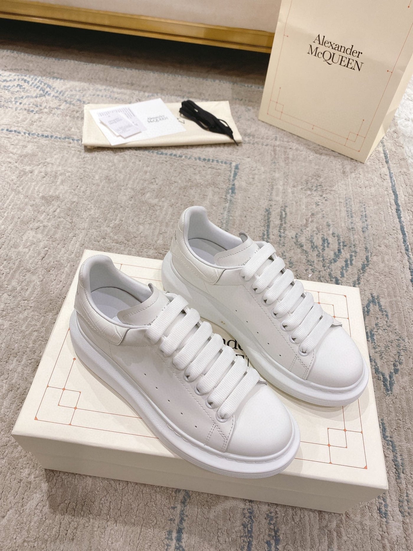 Sneakers & Shoes