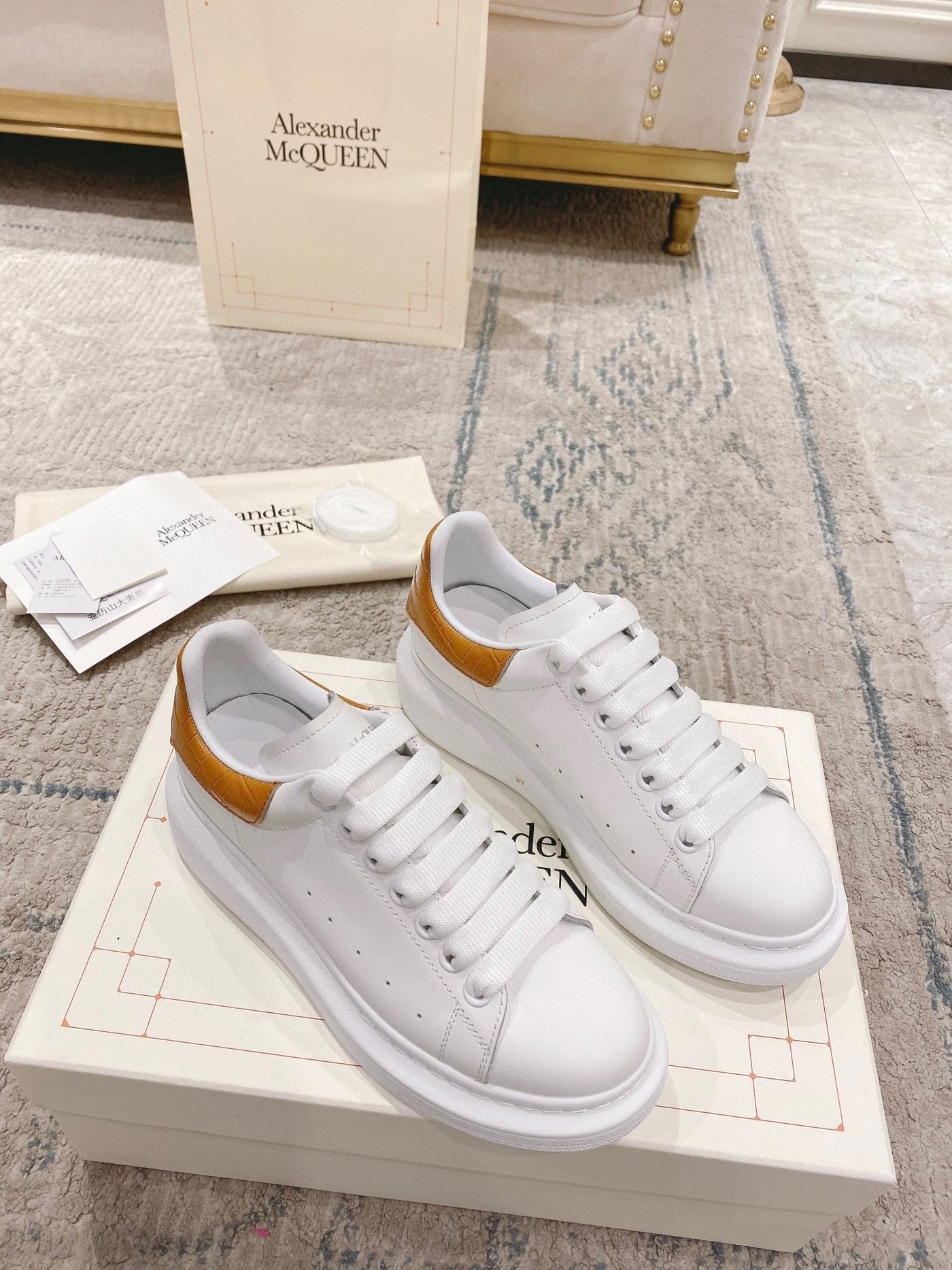 Sneakers & Shoes