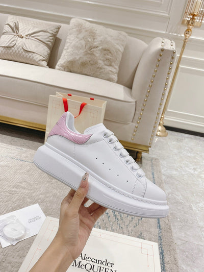 Sneakers & Shoes