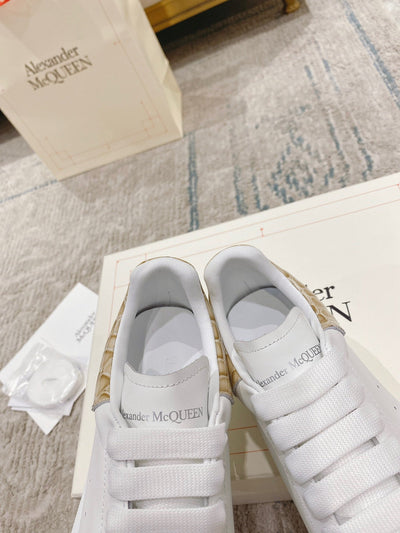 Sneakers & Shoes