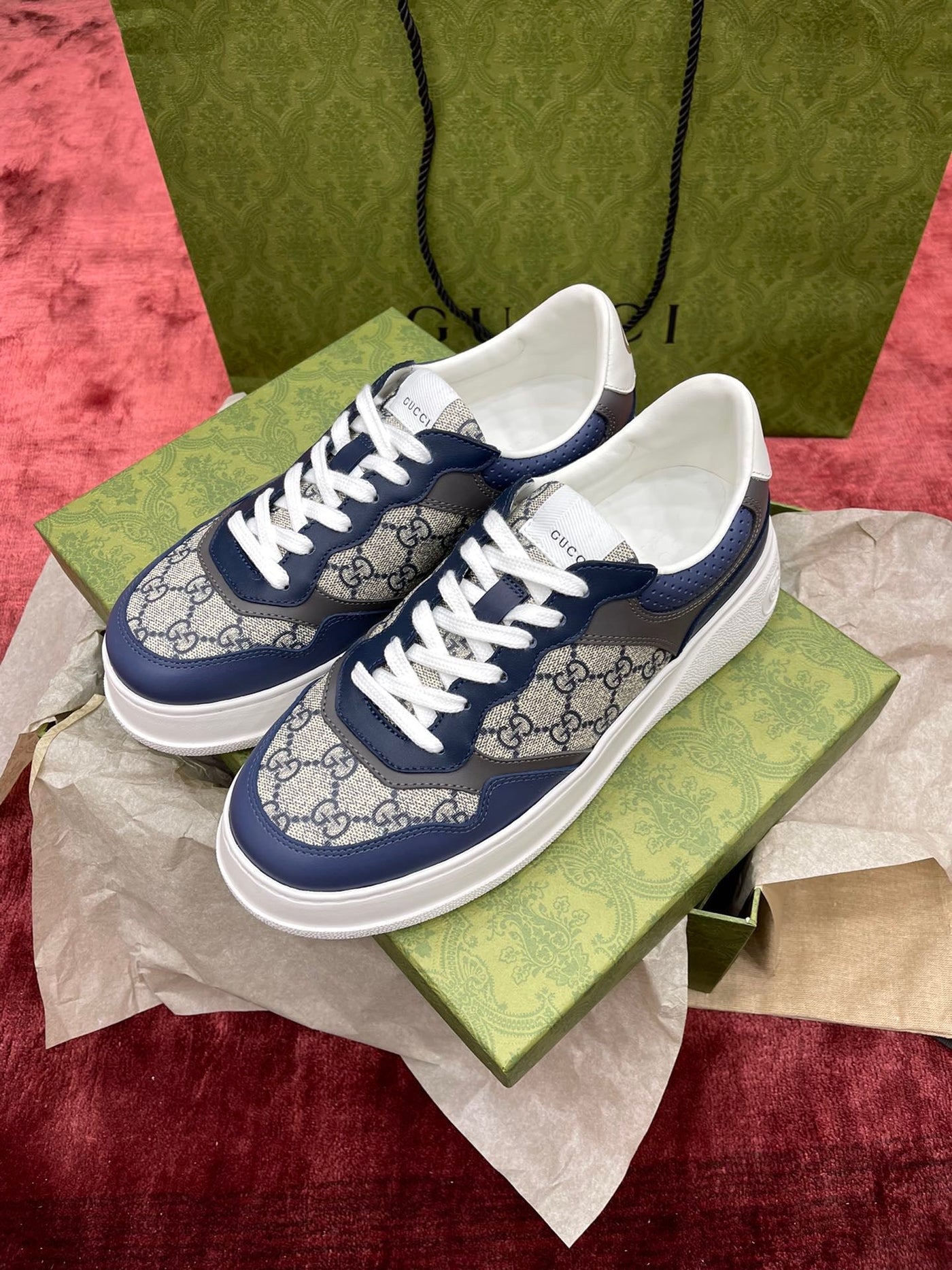 Sneakers & Shoes