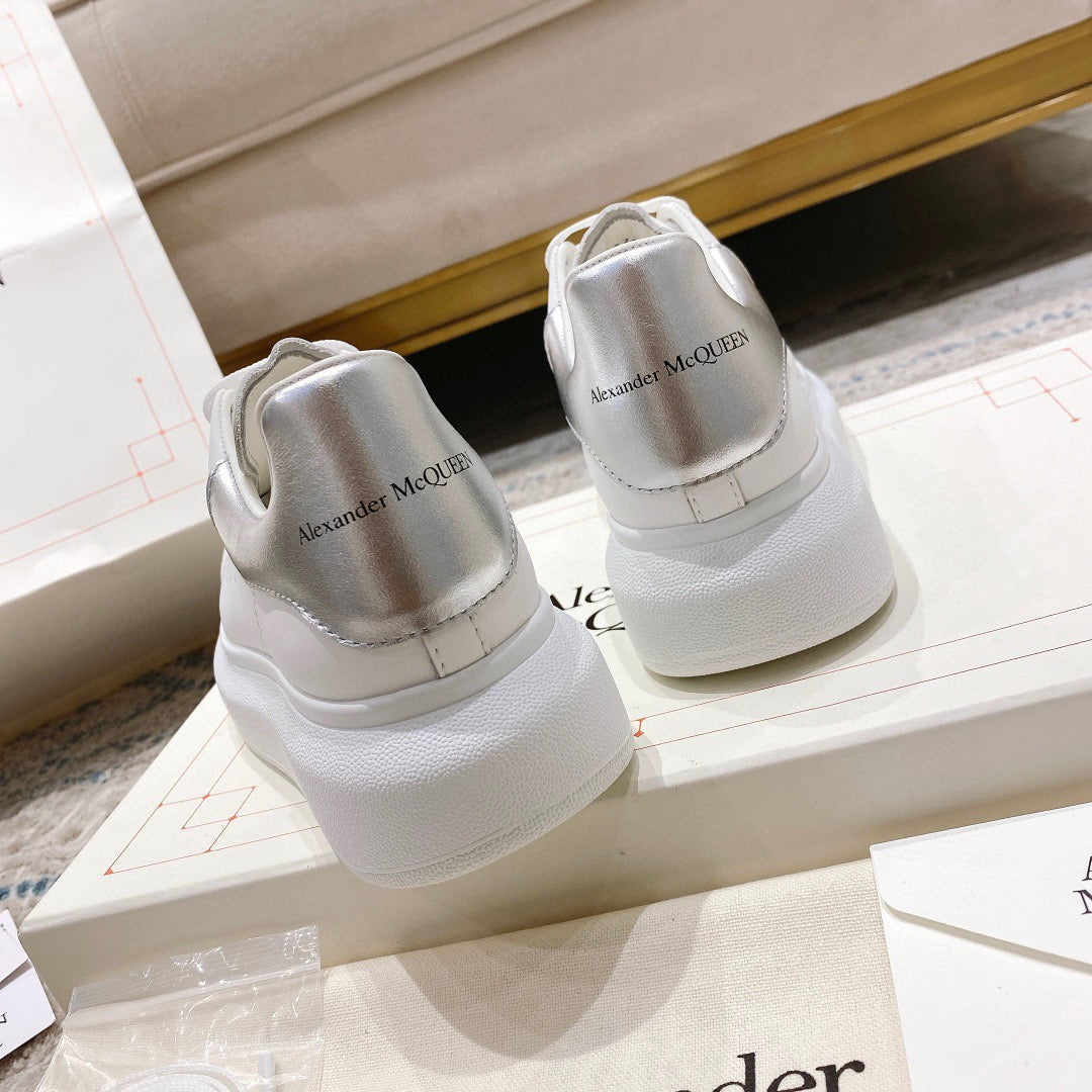 Sneakers & Shoes