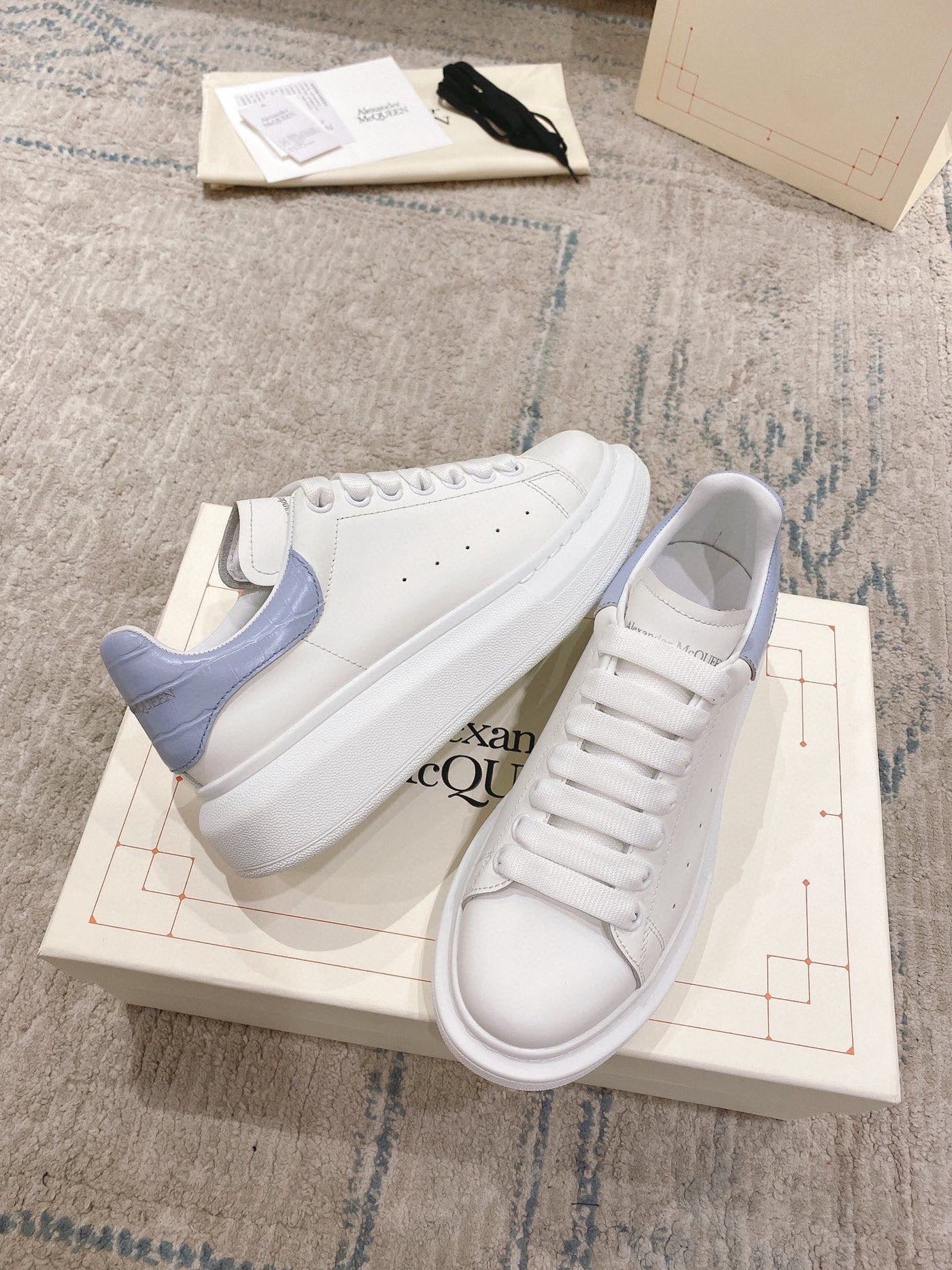 Sneakers & Shoes