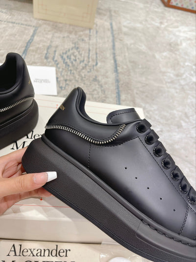 Sneakers & Shoes