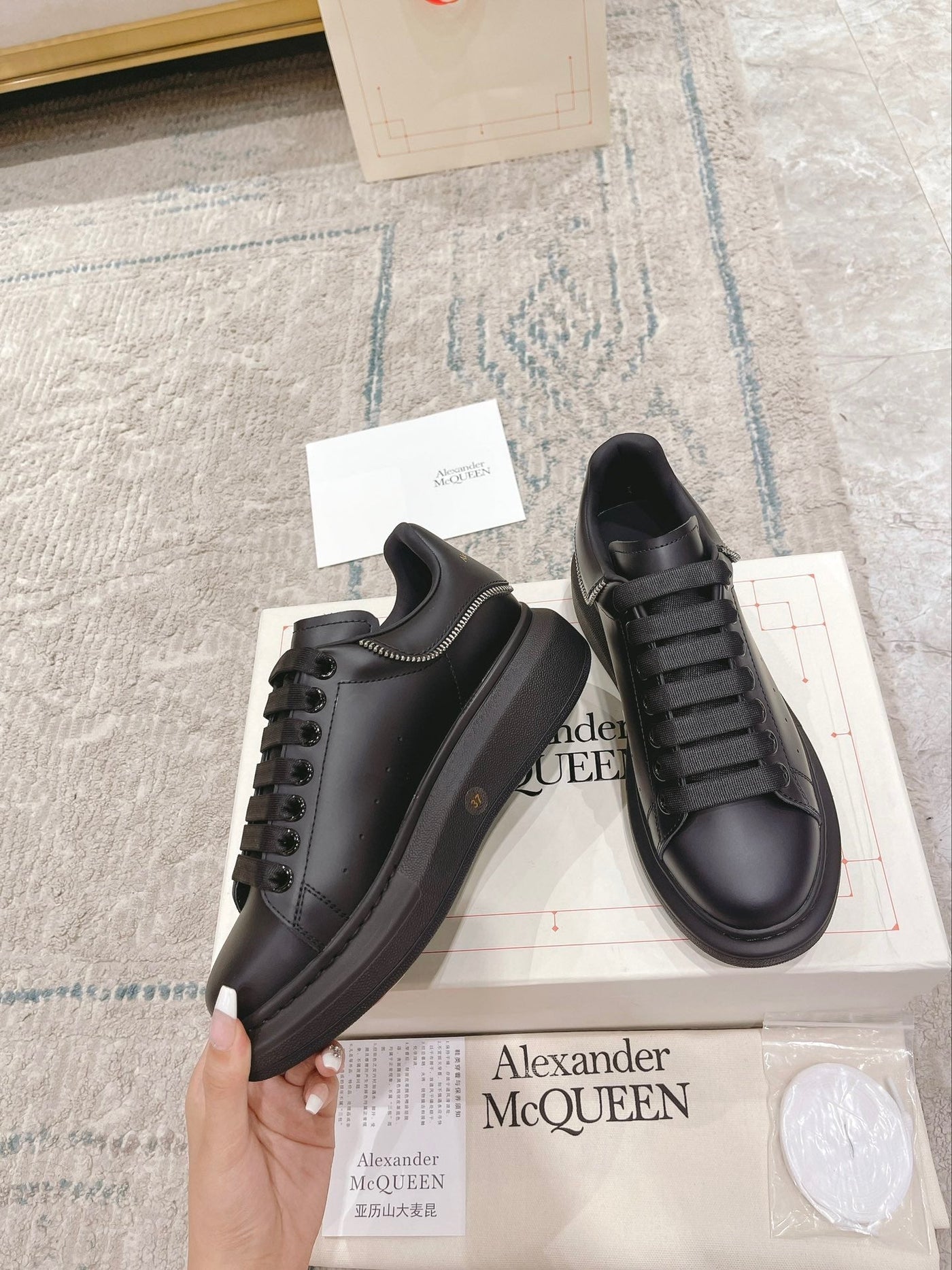 Sneakers & Shoes