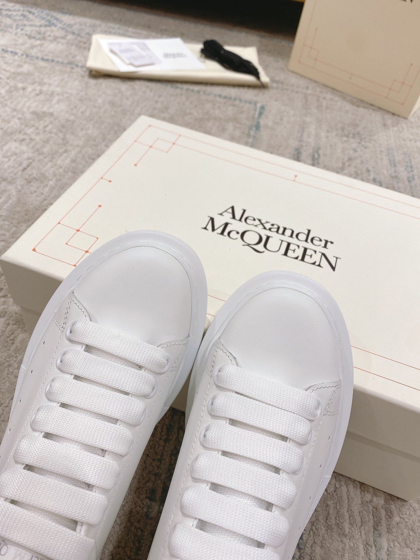 Sneakers & Shoes