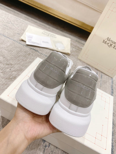 Sneakers & Shoes