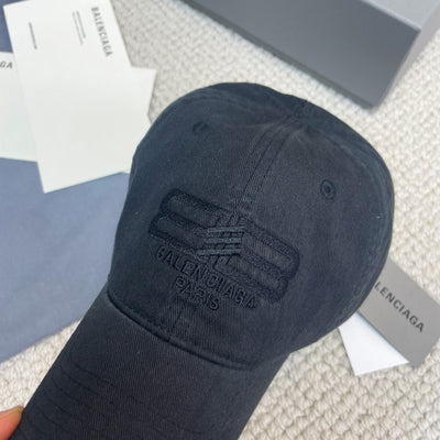 Caps