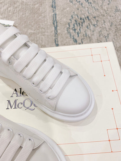 Sneakers & Shoes