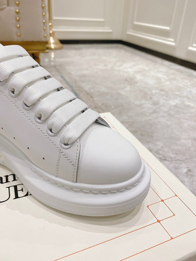 Sneakers & Shoes