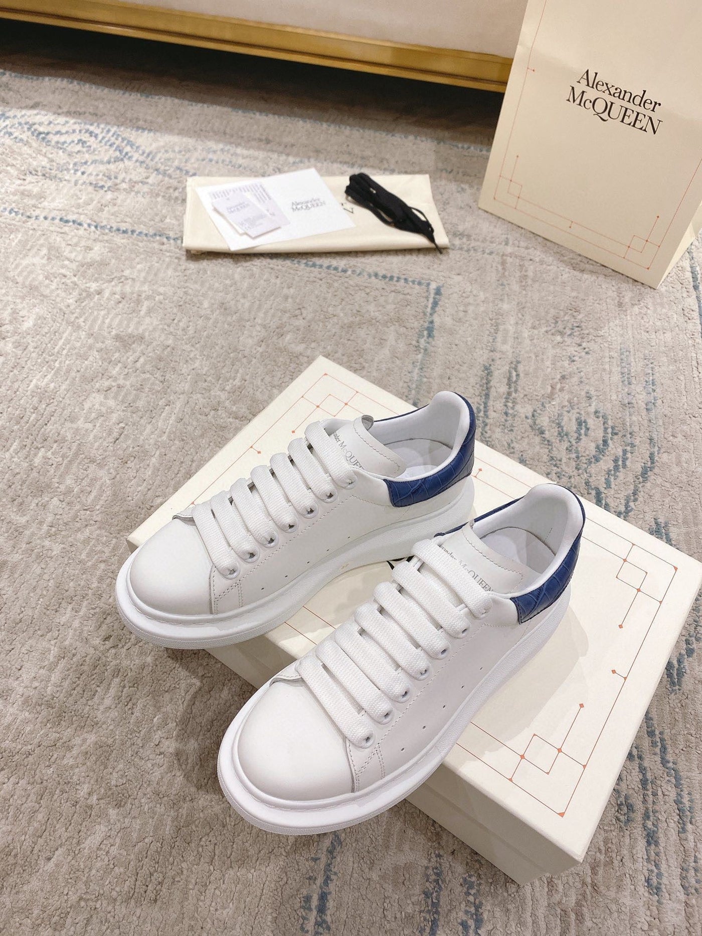 Sneakers & Shoes