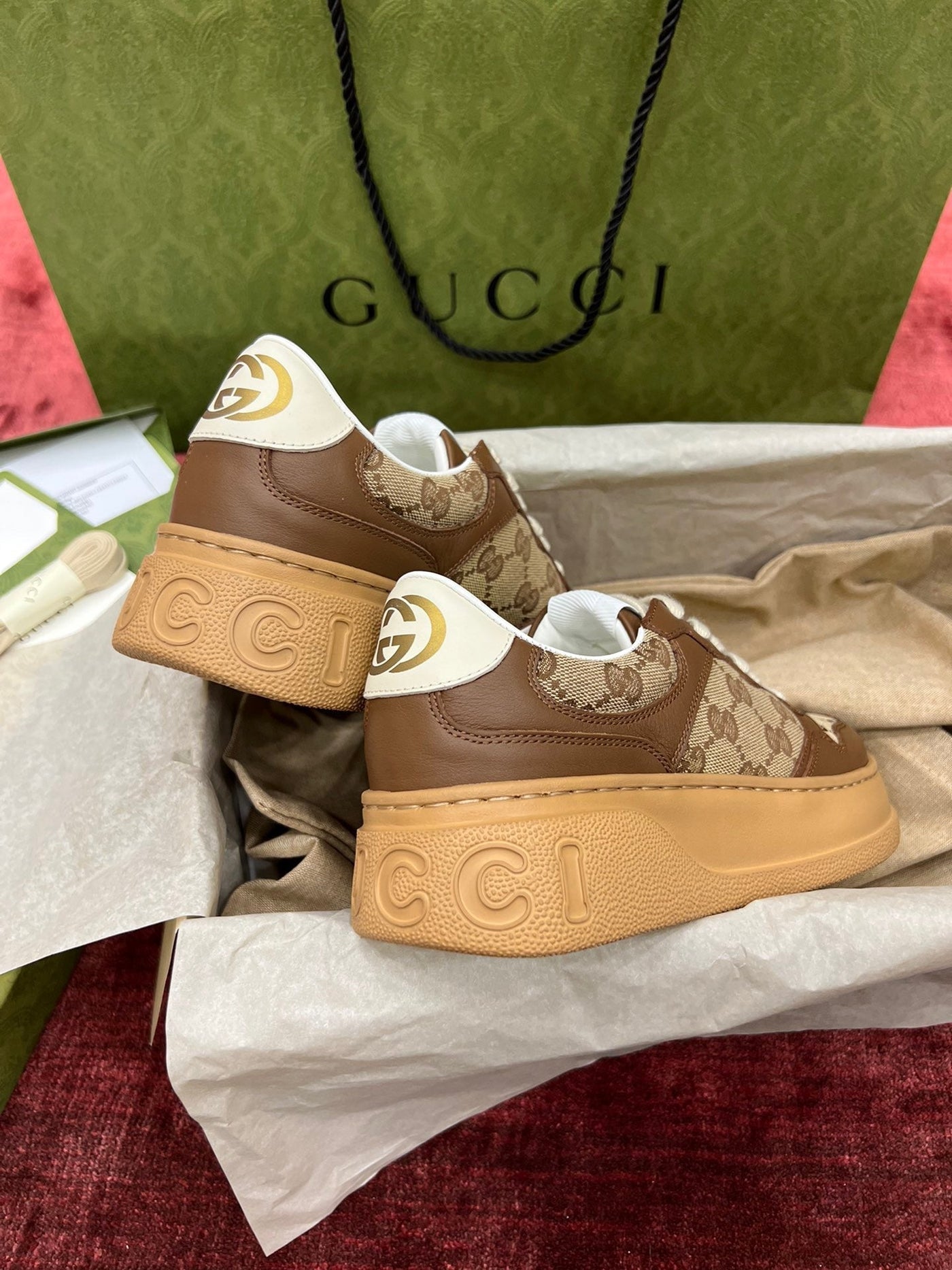 Sneakers & Shoes