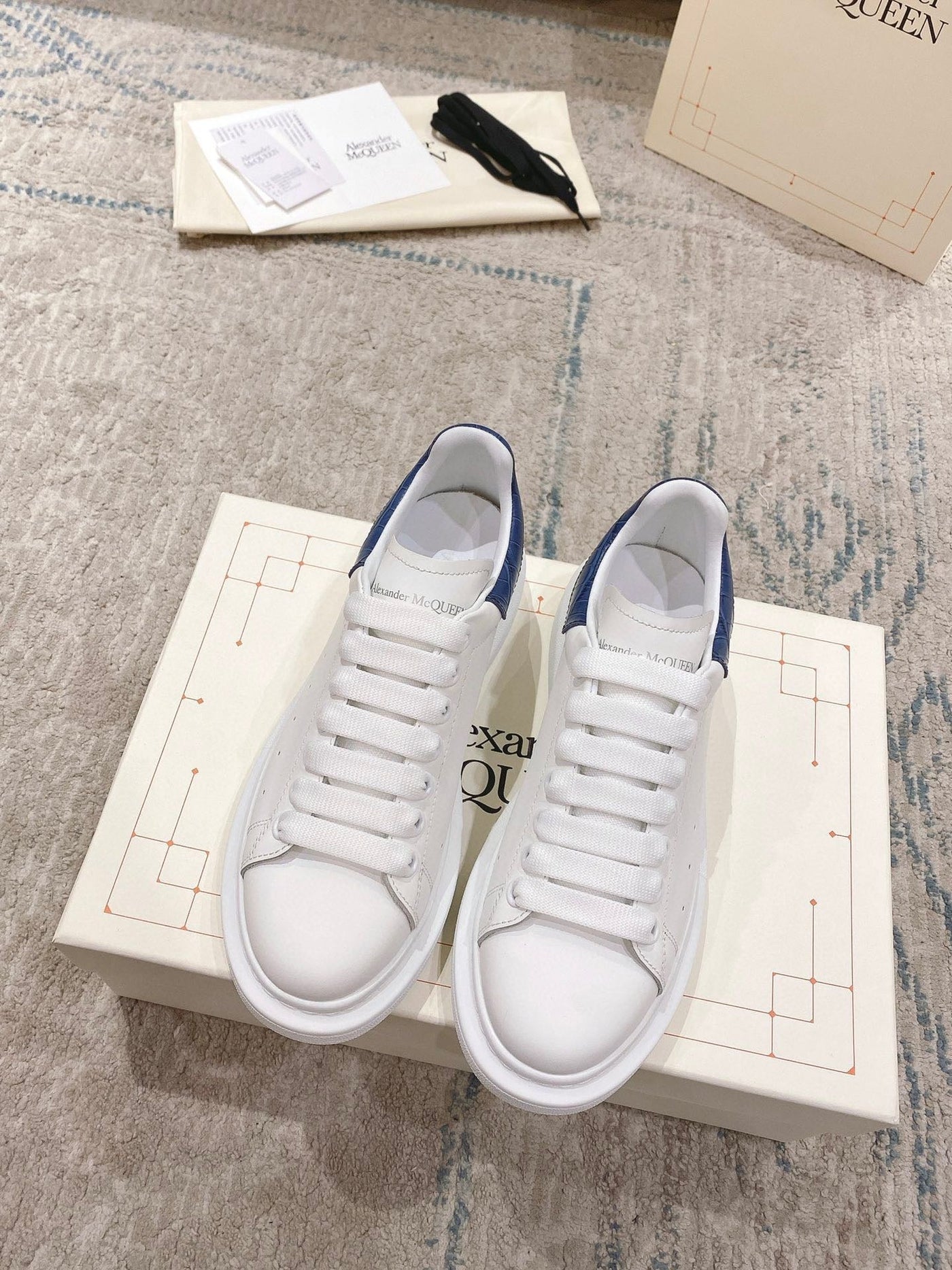 Sneakers & Shoes