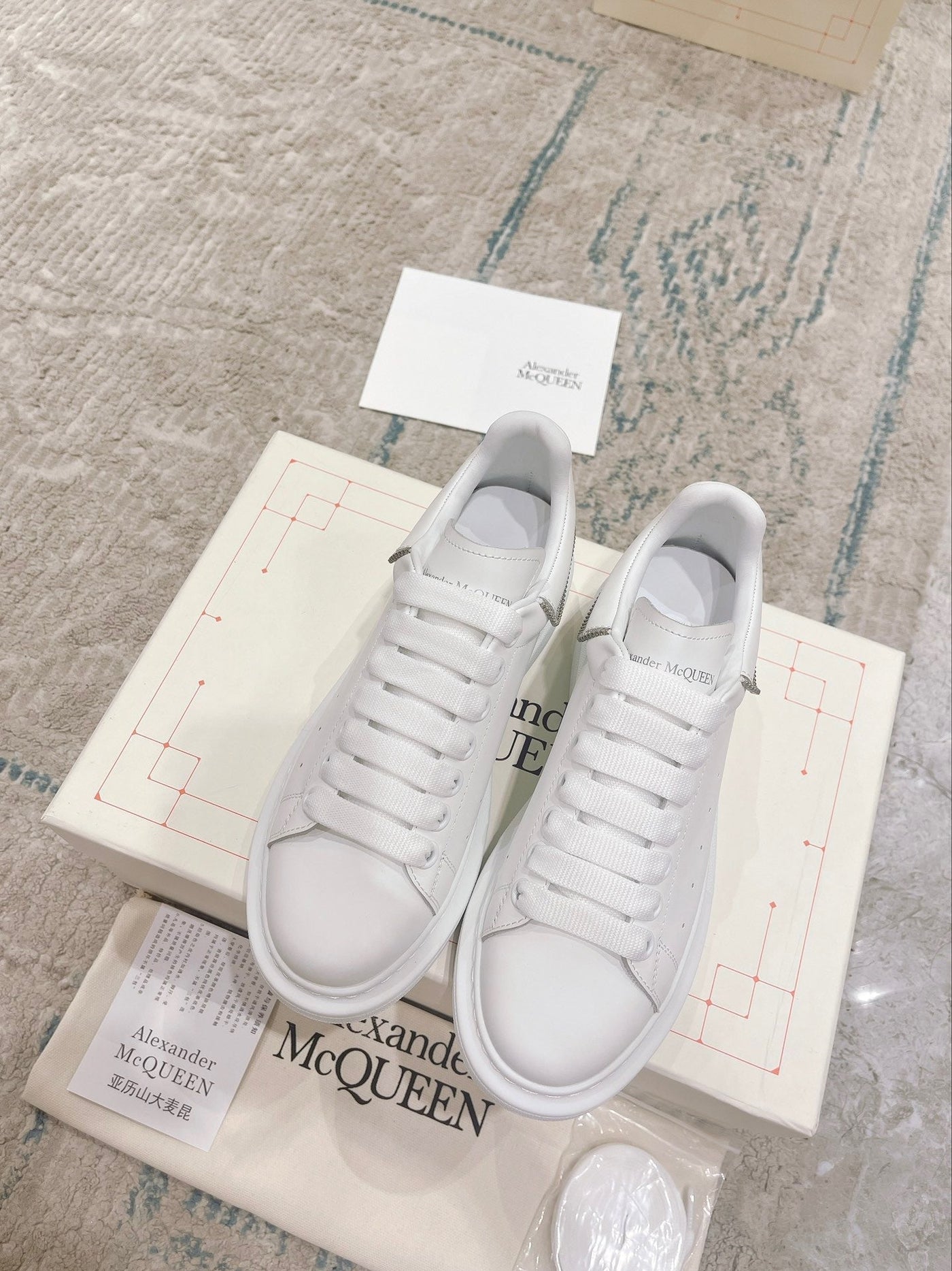 Sneakers & Shoes