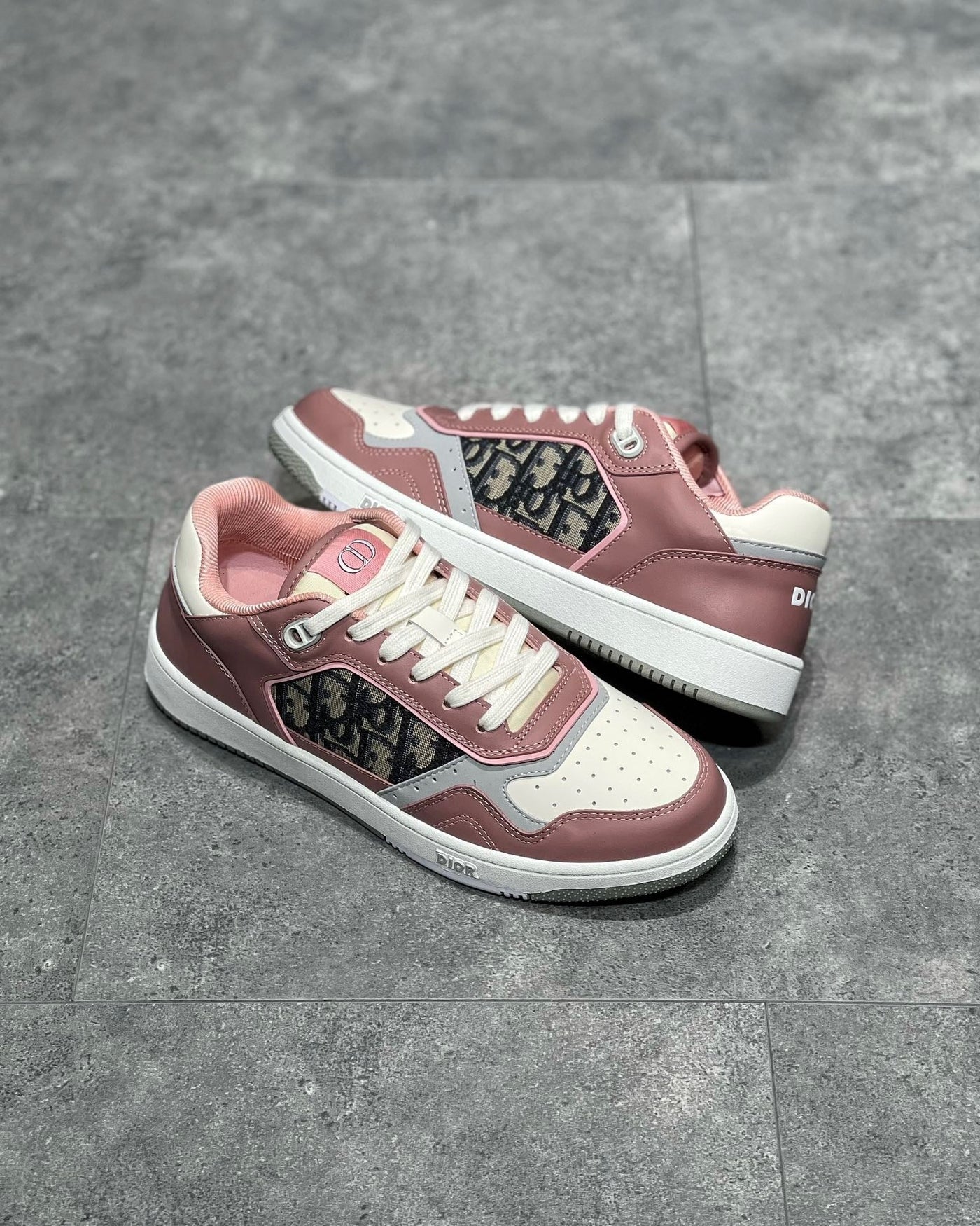 DIO Sneakers