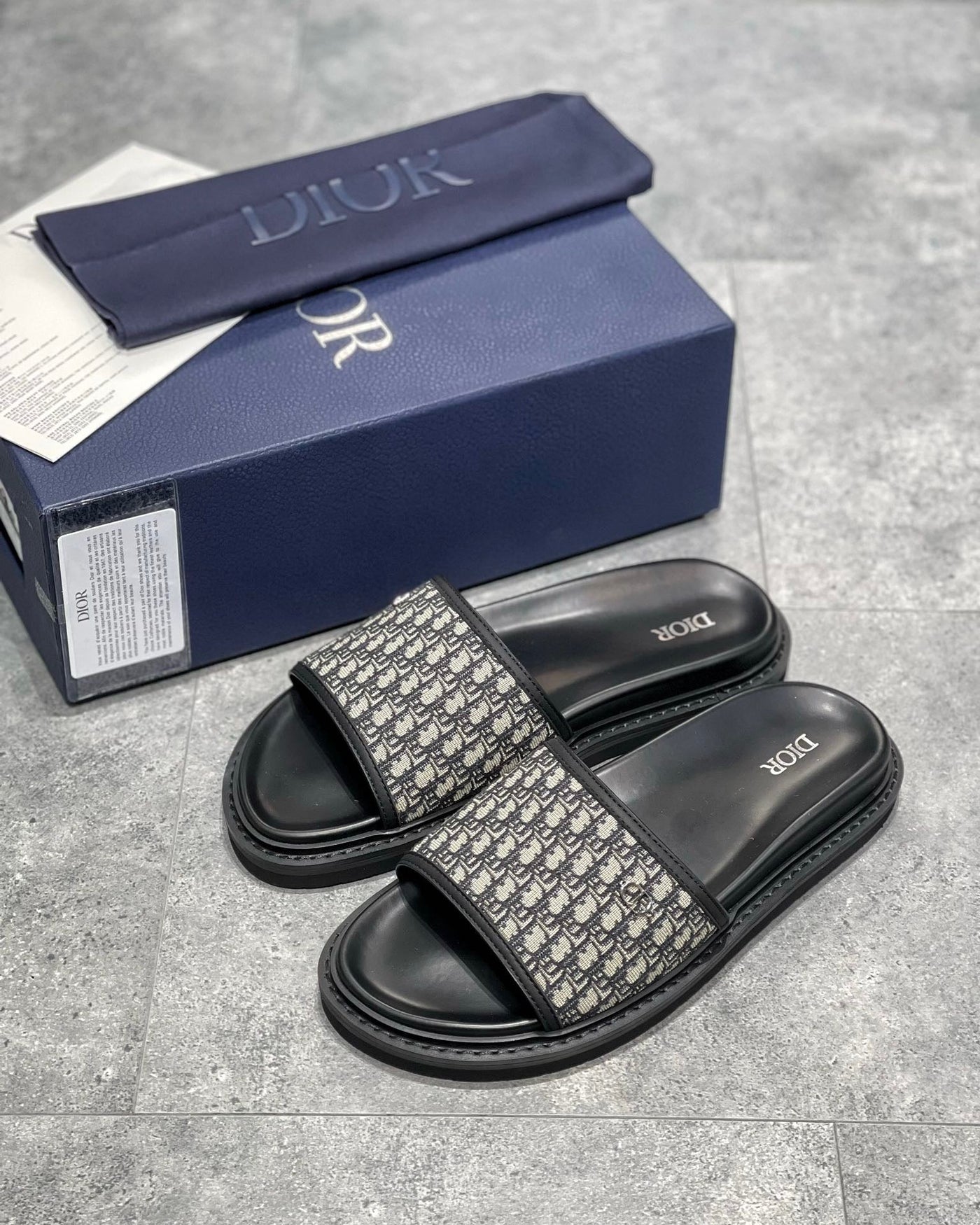 DIO Sandal