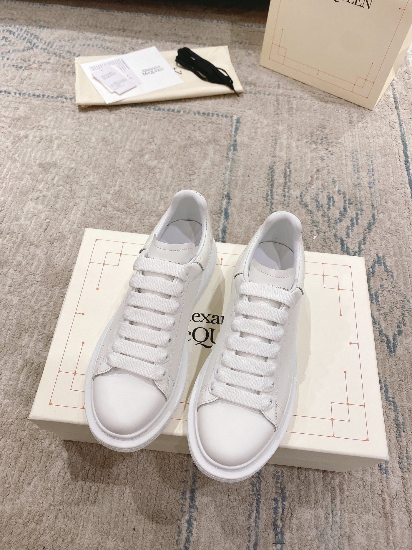 Sneakers & Shoes