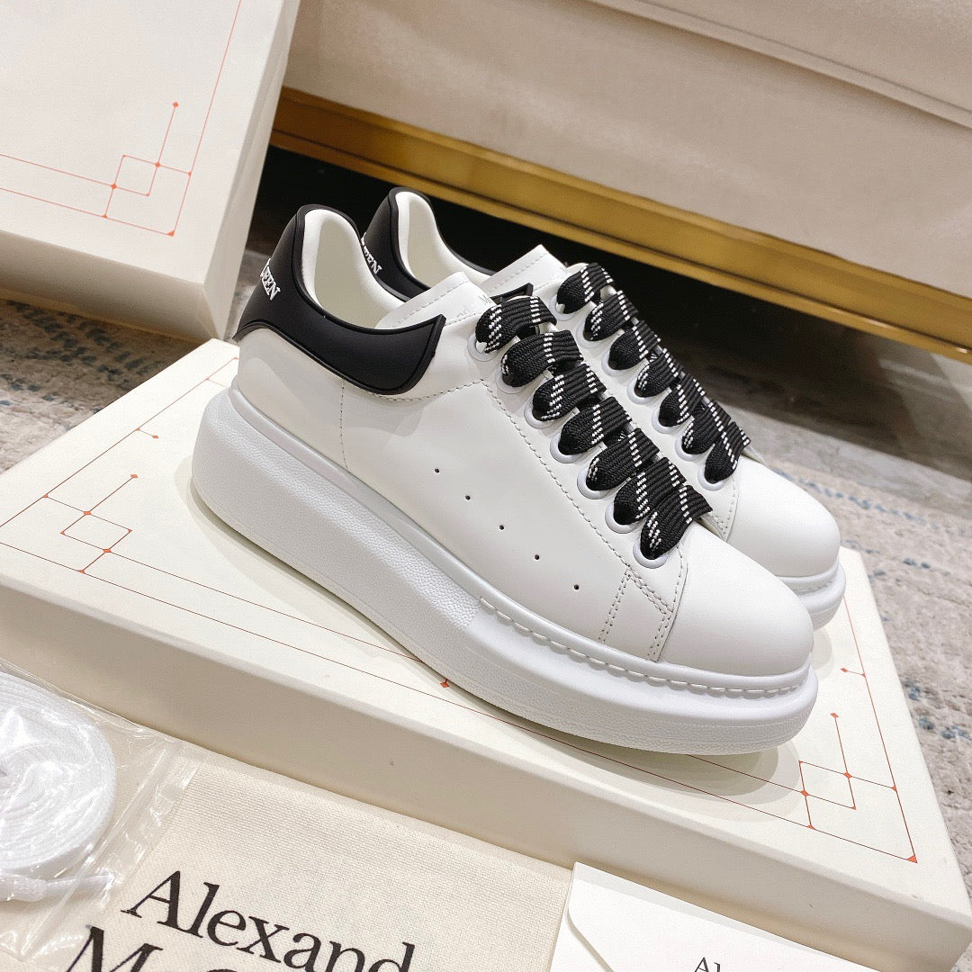 Sneakers & Shoes