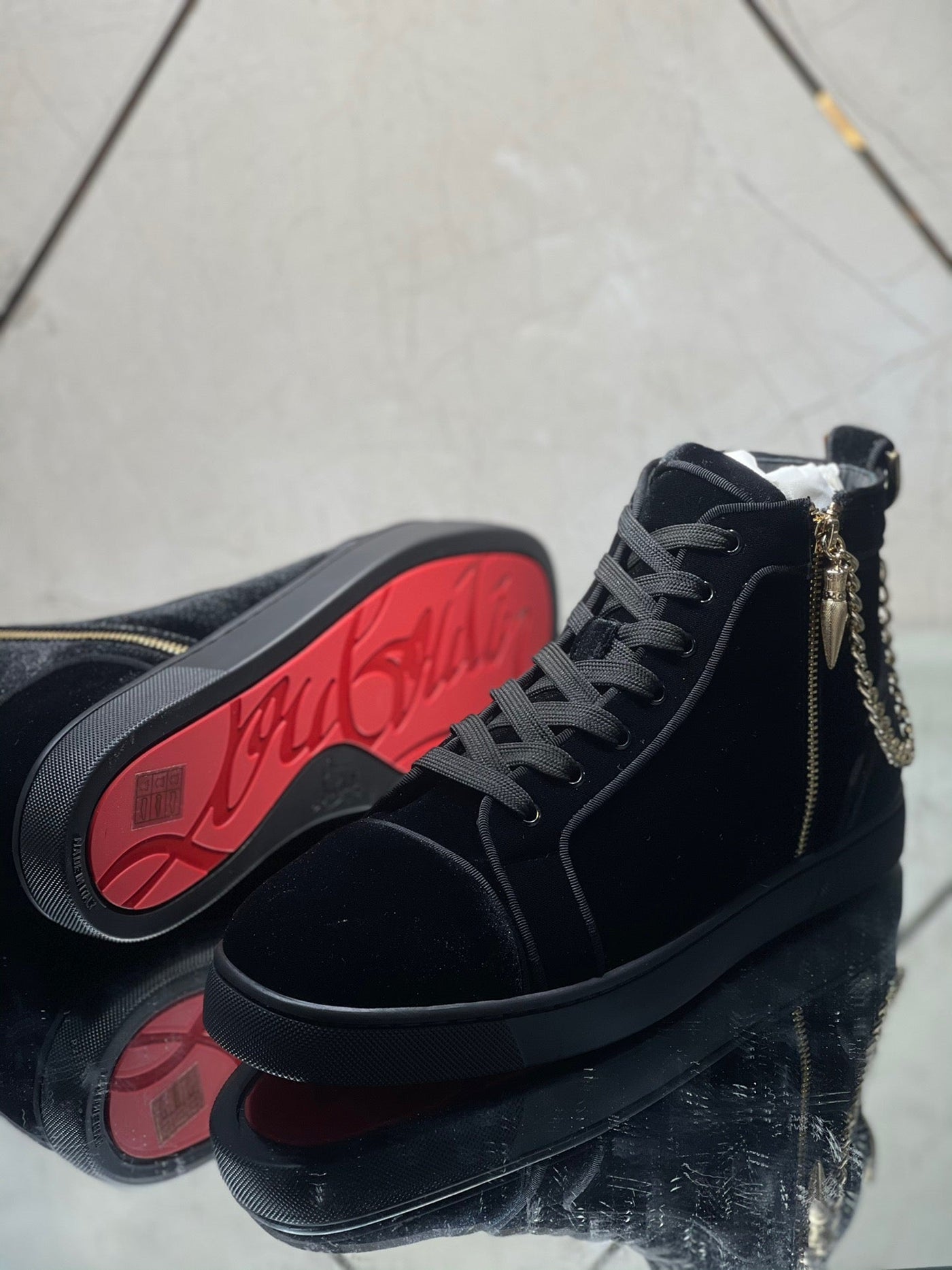 Sneakers & Shoes