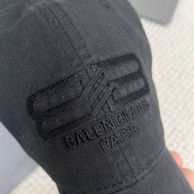 Caps
