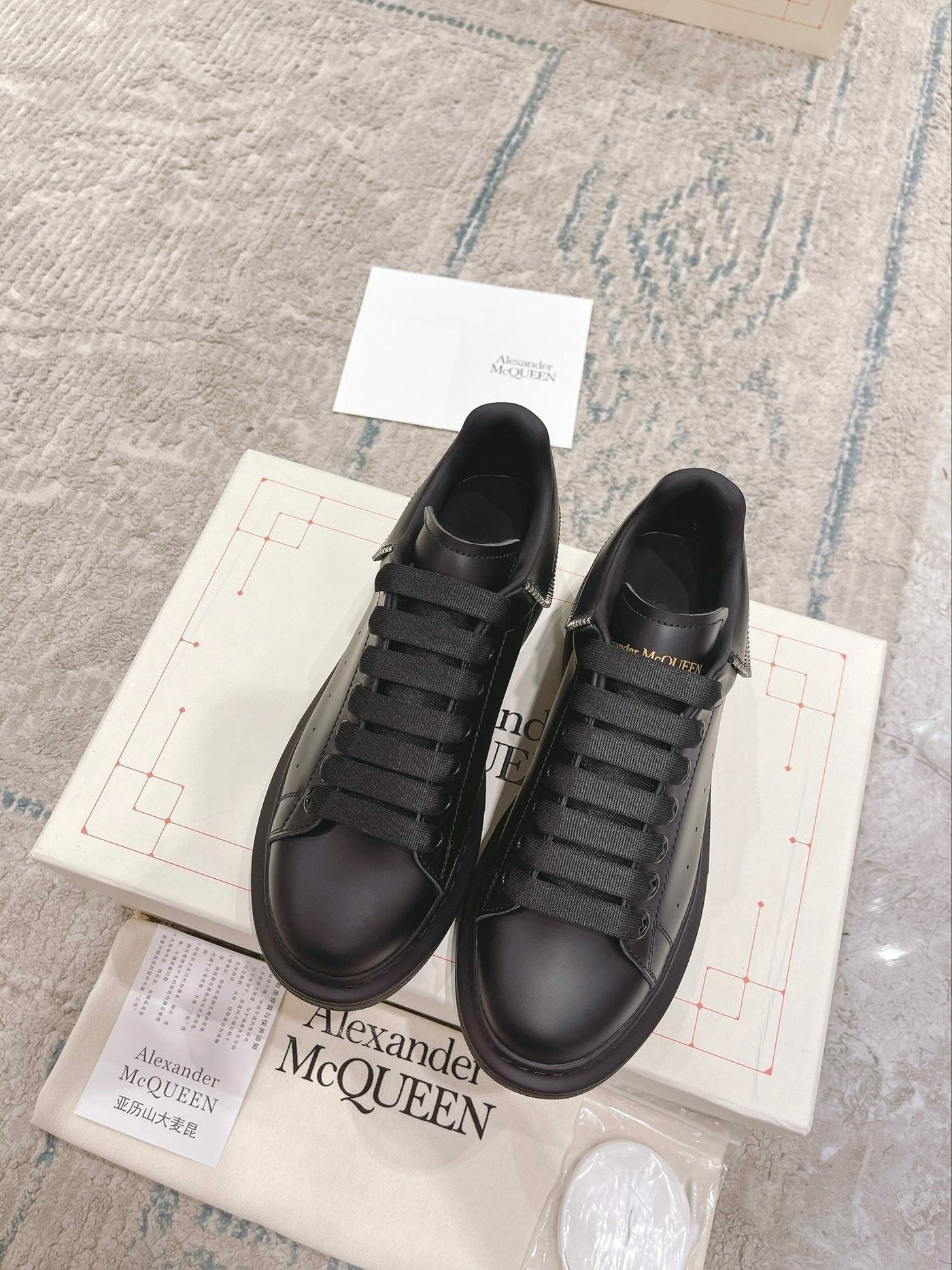 Sneakers & Shoes