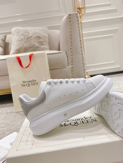 Sneakers & Shoes