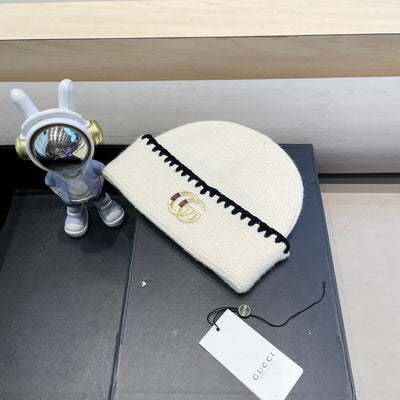 BEANIE HAT IN WHITE WOOL 416412
