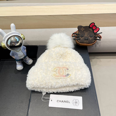 BEANIE HAT IN WHITE SOLF FLEECE 419714
