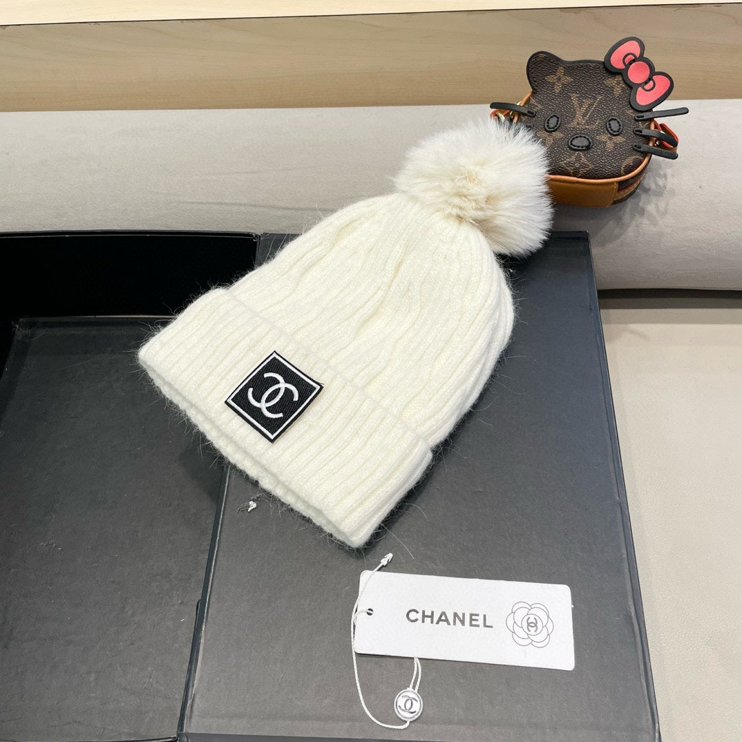 BEANIE HAT IN WHITE WOOL 422176