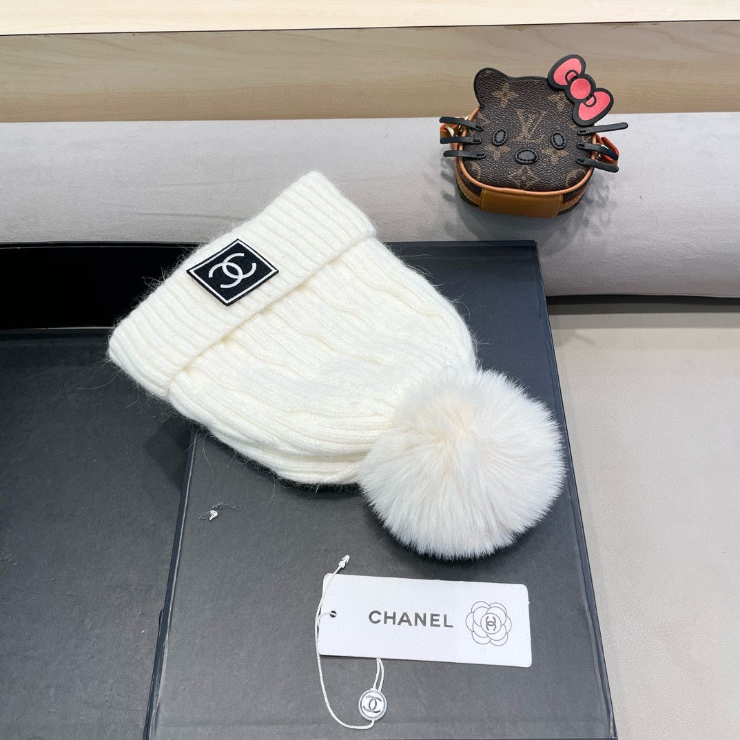 BEANIE HAT IN WHITE WOOL 422176