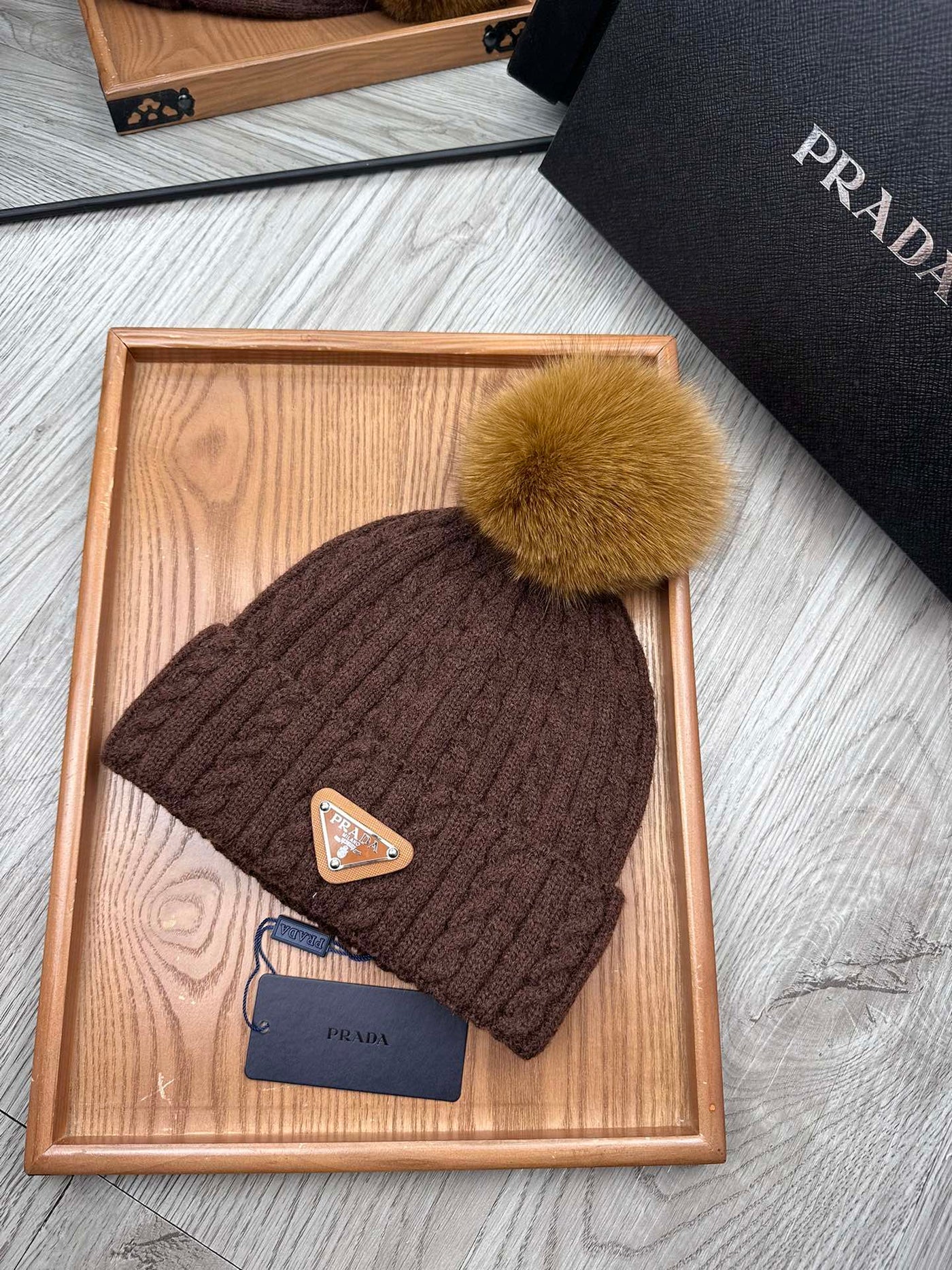 BEANIE HAT IN CHOCOLATE BROWN WOOL 352364