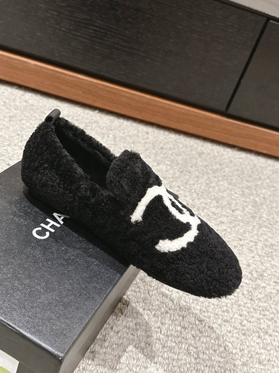 CC LOAFERS IN BLACK FLEECE WITH WHITE LOGO