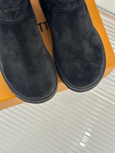 CHUNKY SOLE SNOW BOOTS IN BLACK SUEDE AND WOOL