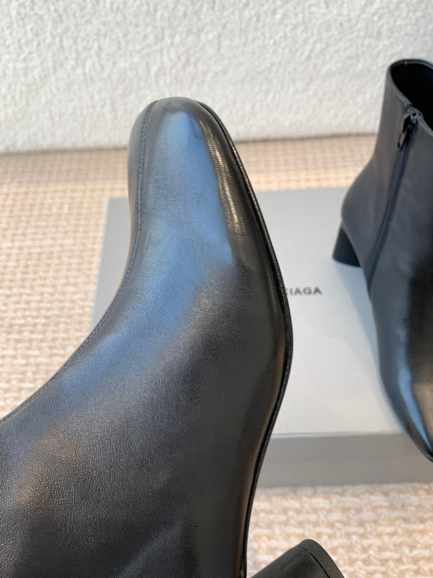 ANKLE BOOTS IN BLACK LOGO EMBOSSED SOFT SHEEPSKIN