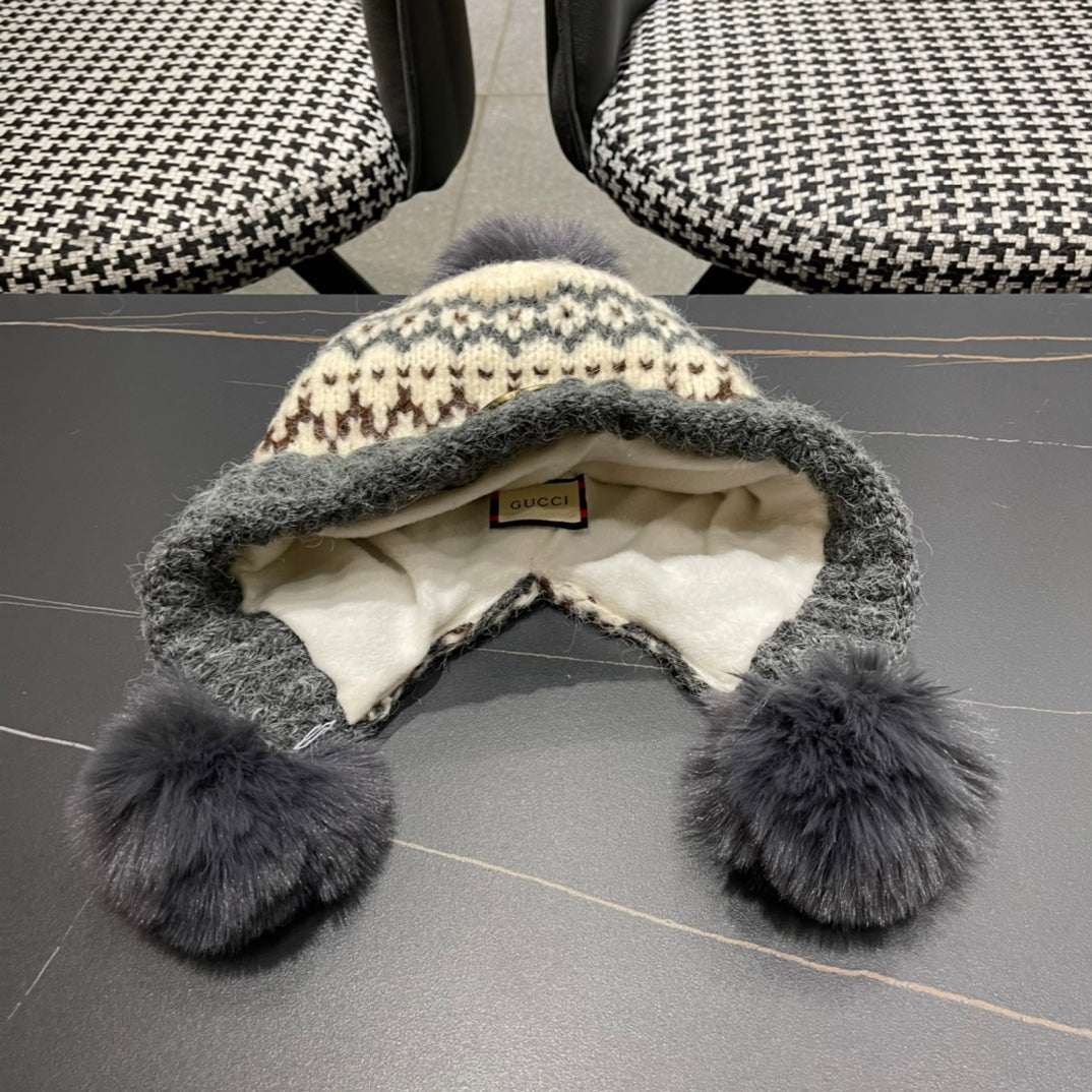 BEANIE HAT IN COLORFUL WOOL 394008